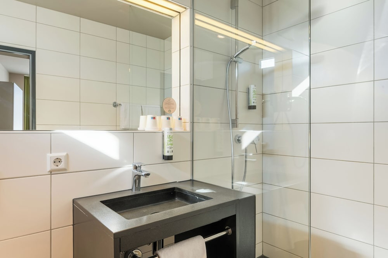Bathroom 3, Riku Hotel Memmingen Schweizerberg, Memmingen