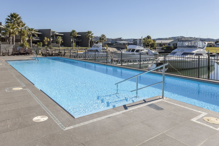 Sport & Beauty 2, Sovereign Pier on the Waterways, Thames-Coromandel
