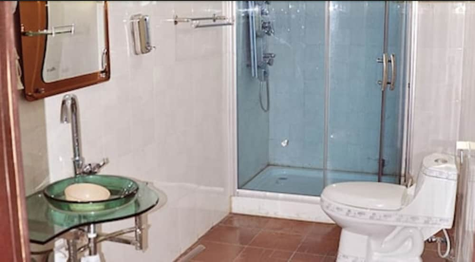 Bathroom, Keviz Hotel, Alimosho