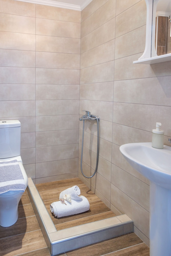 Bathroom 3, Roditsa Patritsia Apartments, Central Macedonia
