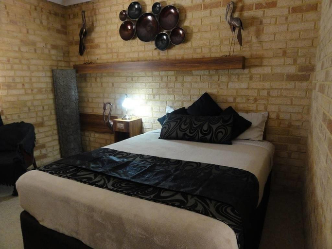 Bedroom 5, York Motel, York