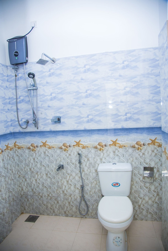 Bathroom 3, Aainn Guest, Trincomalee Town and Gravets