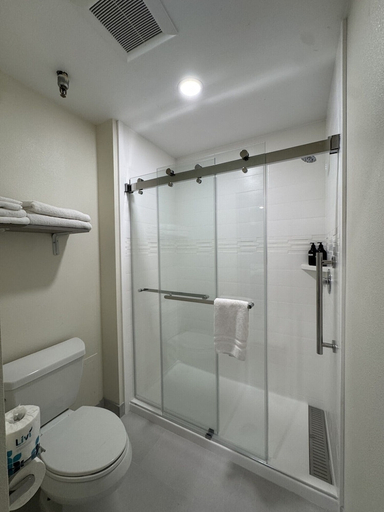 Bathroom 5, Inn at King City, Monterey