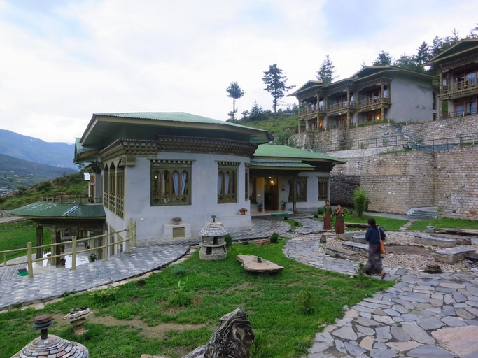 Exterior & Views