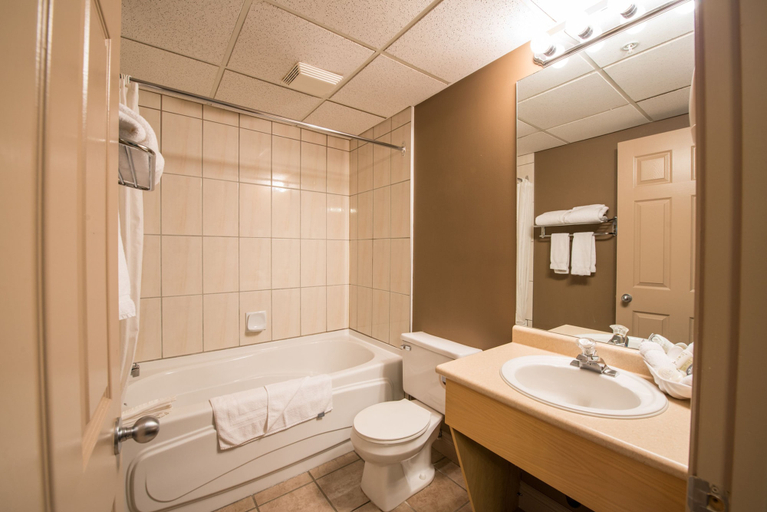 Bathroom 3, Podollan Inn Fort McMurray, Division No. 16