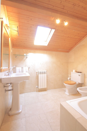 Bathroom 3, Casa de Mogofores, Anadia