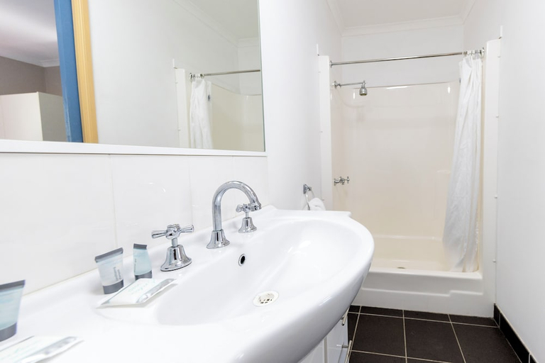 Bathroom 3, Breeze Inn Ulladulla, Shoalhaven - Pt B