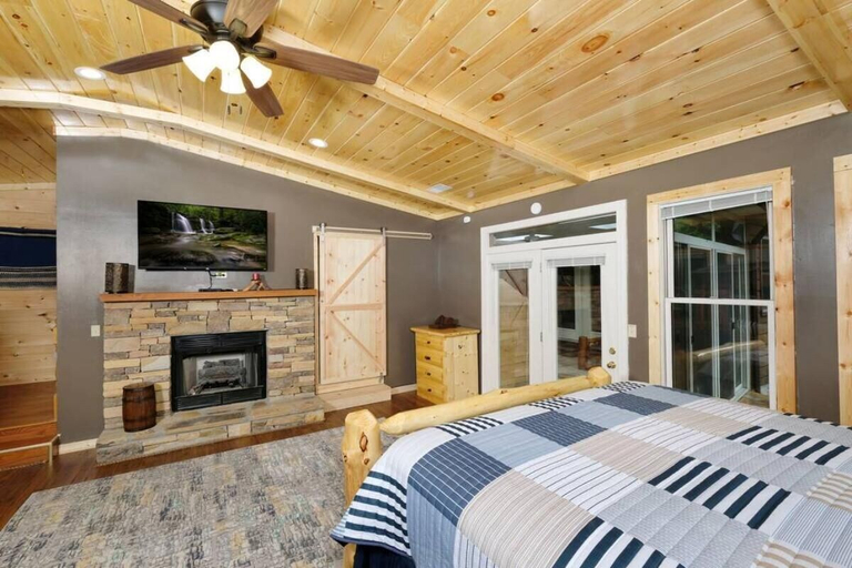 Room 3, Pioneer Trail Retreat, Sevier