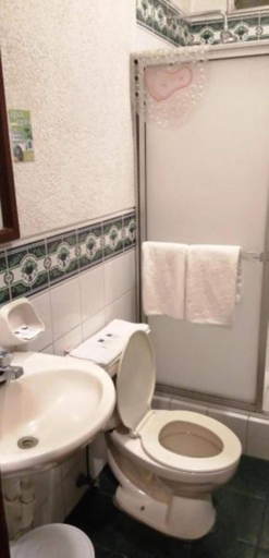 Bathroom, Hotel Huasi Continental, Quito