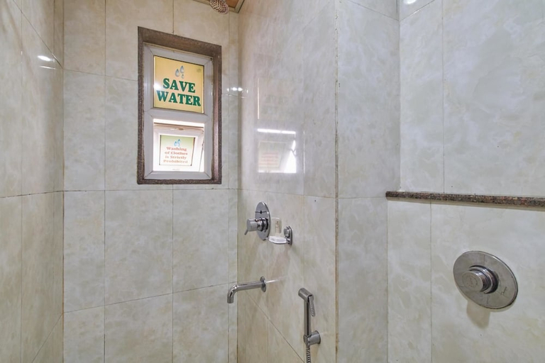 Bathroom, Rajdarbar Hotel & Banquets, Darjiling