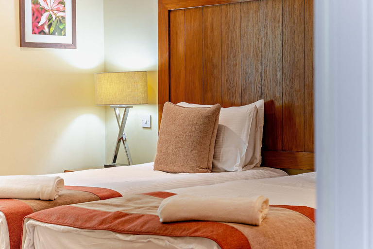 Room 2, Host Stay 12 Belton Woods, Lincolnshire