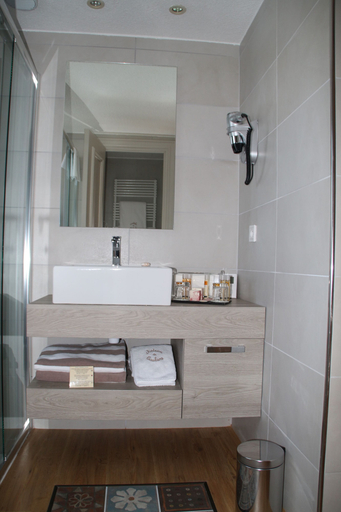 Bathroom 4, Le Chateau De Taulane, Var