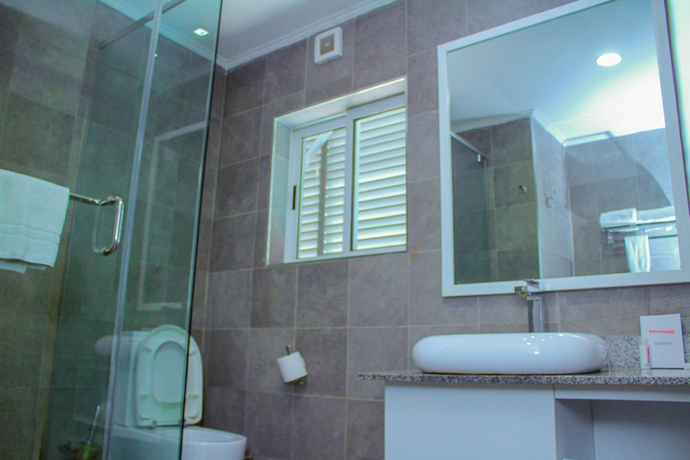 Bathroom 5, Maison Fahrenheit Hotel, Eti-Osa