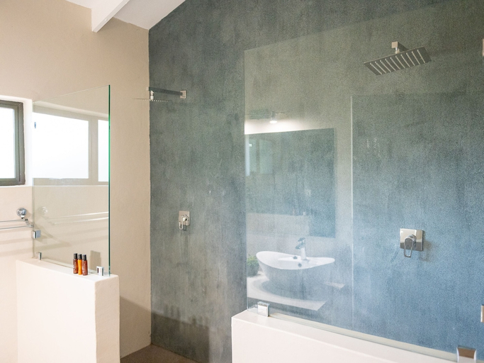 Bathroom 3, Bushriver Lodge, Mopani