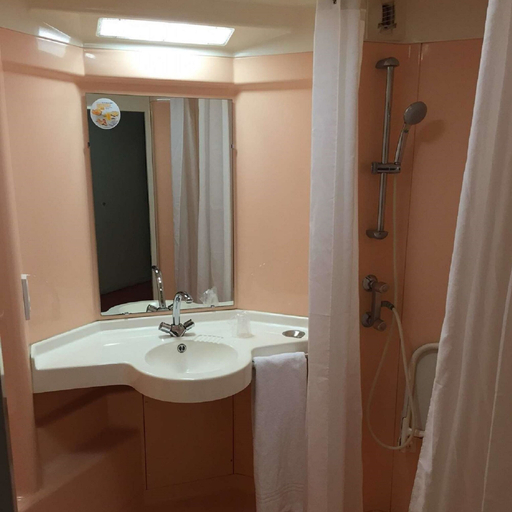 Bathroom 4, Premiere Classe Orleans Nord - Saran, Loiret