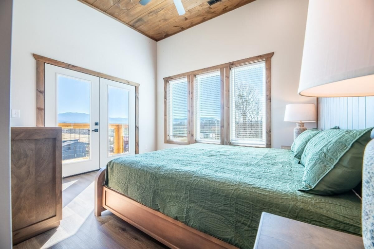 Room 3, Everest, Sevier