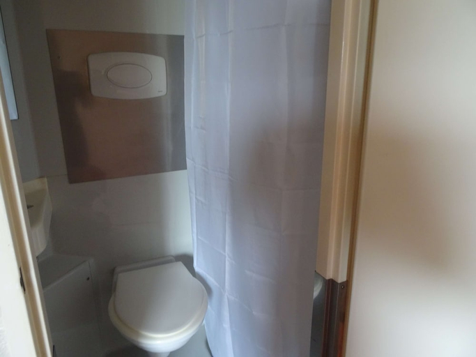Bathroom 4, Premiere Classe Lyon Sud Chasse Sur Rhone Vienne, Isère