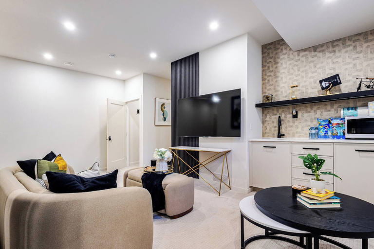 Living room 2, Cozy Luxury Suite With Private Movie Theatre, Division No. 6