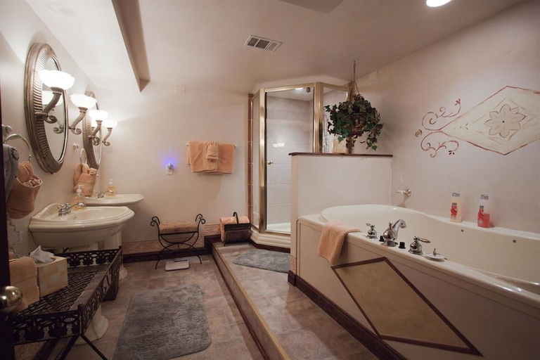Bathroom 4, Old Northside Bed & Breakfast, Indianapolis