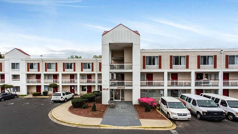 Exterior & Views 1, Econo Lodge Inn & Suites Airport, Mecklenburg