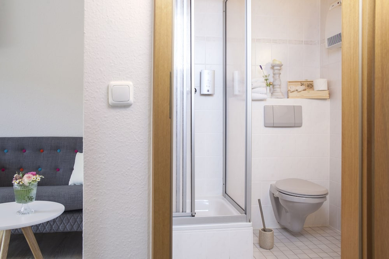 Bathroom 3, LANDHOTEL ROSENSCHAENKE, Sächsische Schweiz-Osterzgebirge