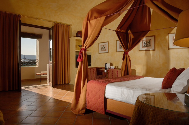 Bedroom 3, La Bagnaia Golf Resort, Siena