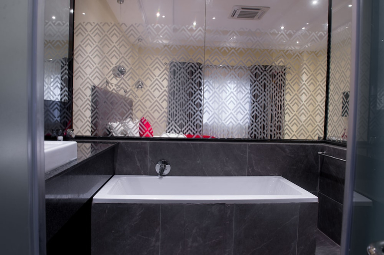 Bathroom 4, Francis Hotel, AbujaMun