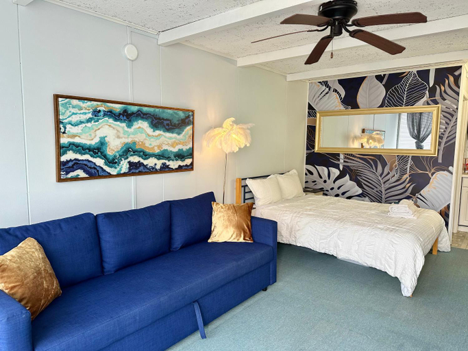 Bedroom, Cozy condo steps from the ocean and Seacrets, Worcester