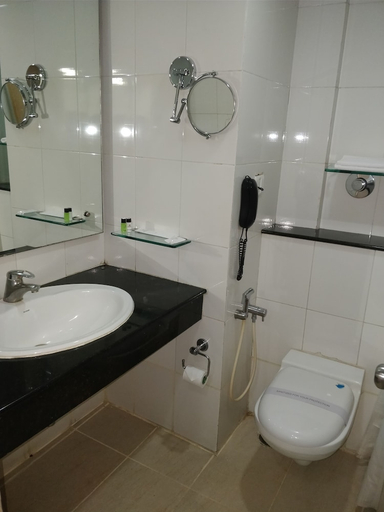 Bathroom 4, The Ambient Turrent, Bangalore