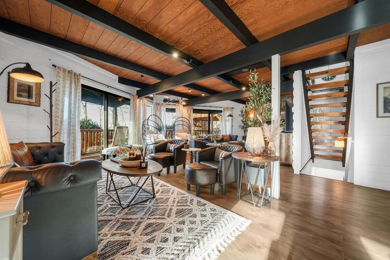 Interior 5, Smoky Fox Lodge, Sevier