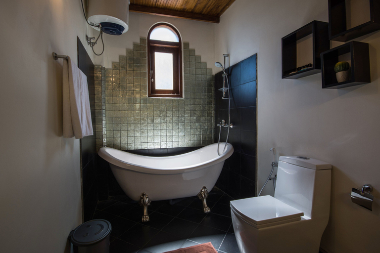 Bathroom 3, The Wind Castle, Nuwara Eliya