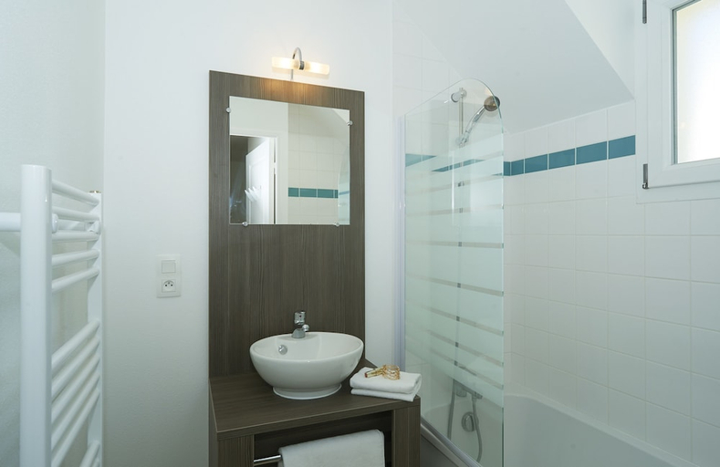 Bathroom 3, Residence Nemea Le Domaine De La Baie, Finistère