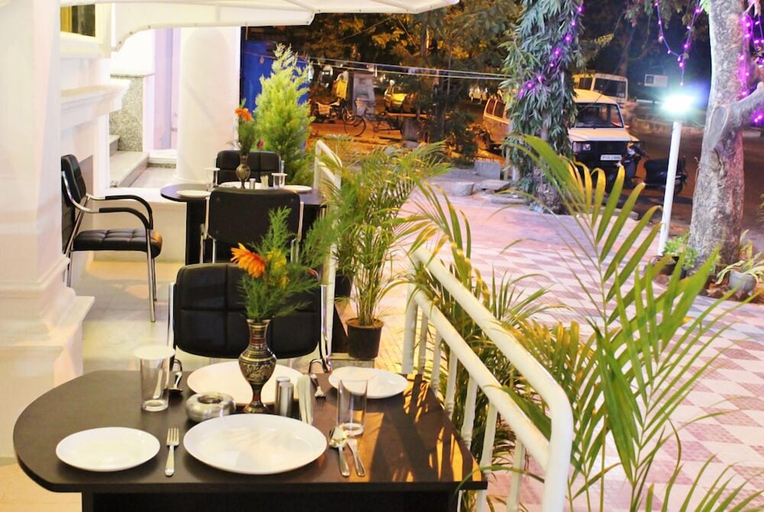 Food & Drinks 4, Treebo South Avenue, Puducherry