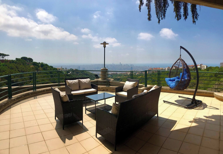 Balcony 5, Luxury 1br-2br Apt-panoramic View Terrace 24-7 Pwr, El Metn