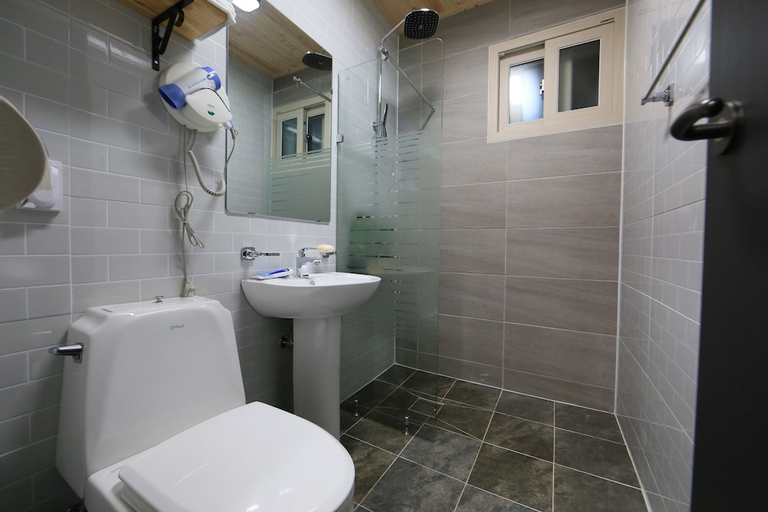 Bathroom 3, Kakao Pension, Boryeong
