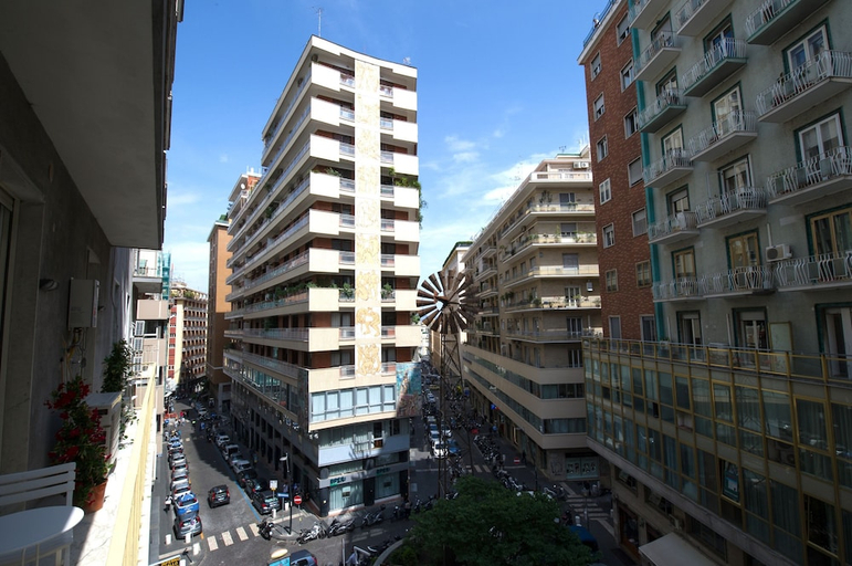 Exterior & Views 2, Bell's, Napoli