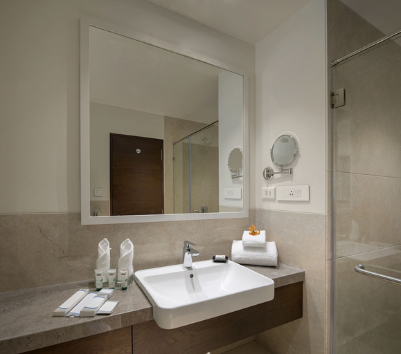 Bathroom, Kabir Hotel & Spa, Vadodara