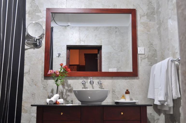 Bathroom 3, Royal Cocoon, Nuwara Eliya