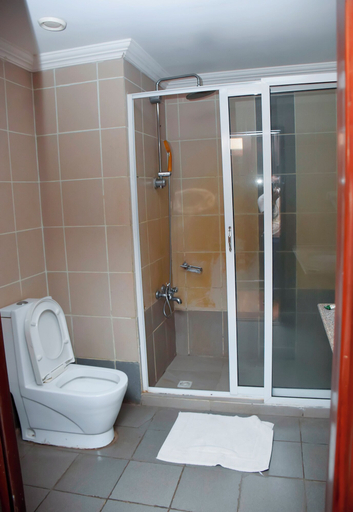 Bathroom 4, Sandralia Hotel Limited, AbujaMun