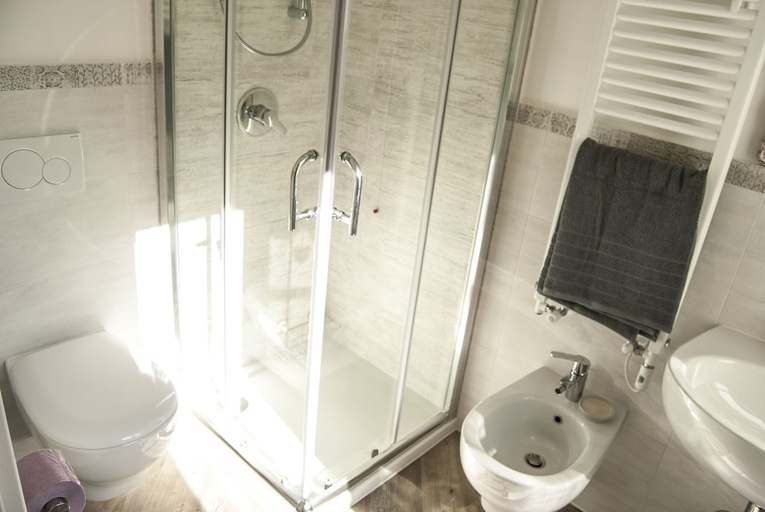 Bathroom 5, Al San Lorenzo, Bergamo