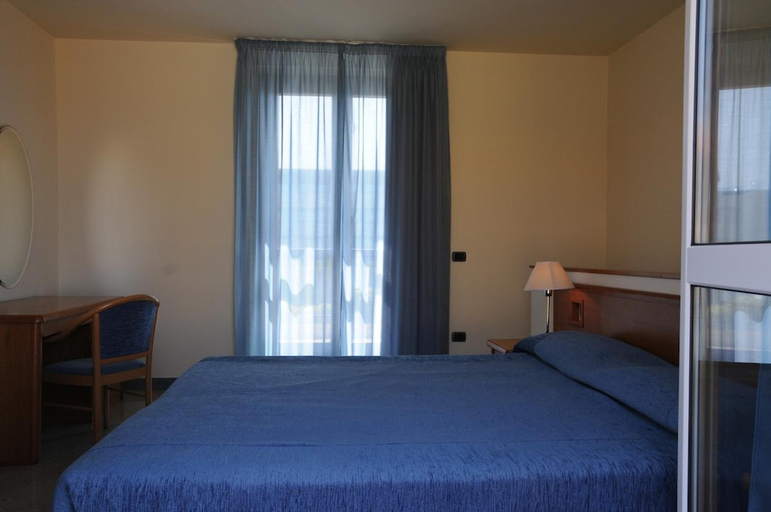 Bedroom 3, Continental Resort, Pisa