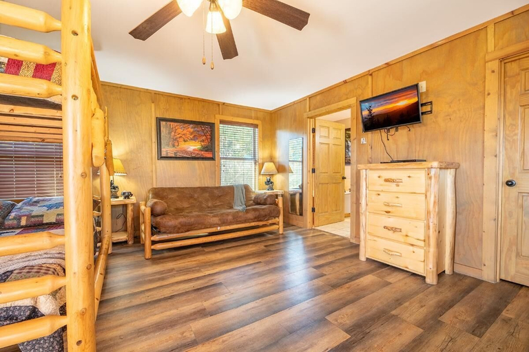 Living area 3, Birdies and Bearcubs, Sevier