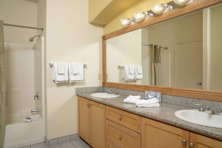 Bathroom 4, Raintree's Cimarron Golf Resort, Riverside