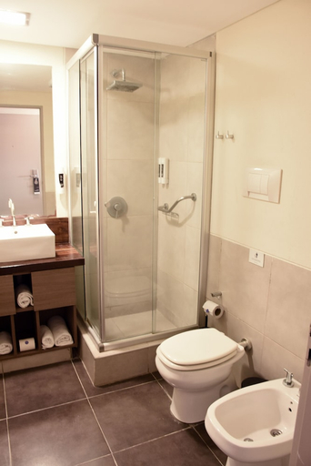 Bathroom 3, Casa Campus Pilar Suites, Pilar