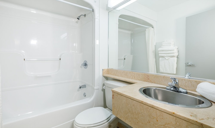 Bathroom 5, Hôtel Repotel Henri IV, Communauté-Urbaine-de-Québec