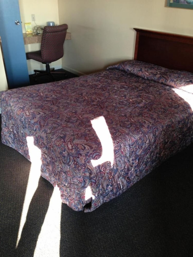 Bedroom 5, Cadet Motor Inn, Branch