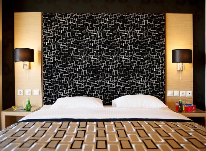 Others 2, Hotel Nefeli, Attica