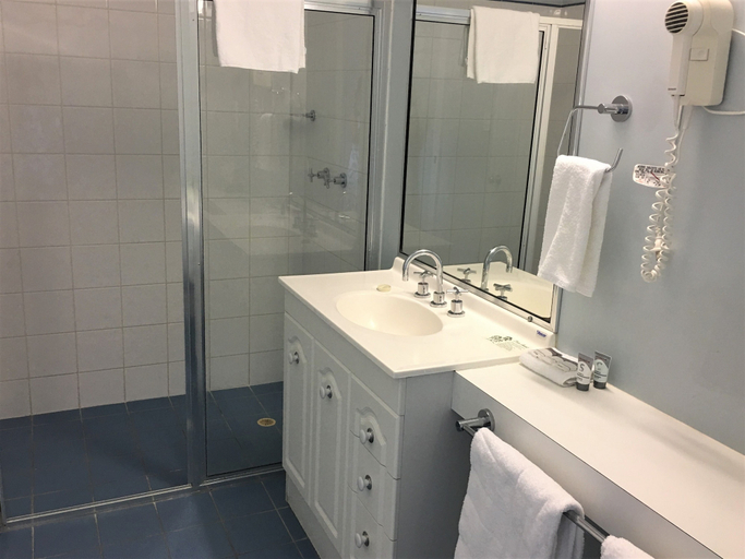 Bathroom 4, IPSWICH COUNTRY MOTEL, Ipswich - Central