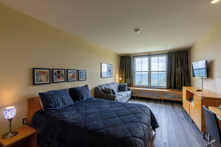 Bedroom 2, Expedition Station Trail Resort Ski-in-Ski-out, Pocahontas