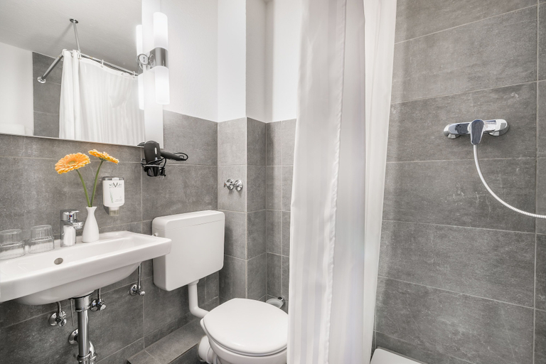 Bathroom 4, Signature Hotel Astoria Hamburg, Hamburg